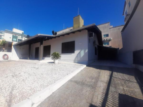 Casa Bombinhas Centro para 11 pessoas